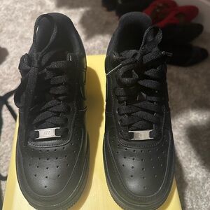Nike Black Women's Athletic Low-Top Sneakers